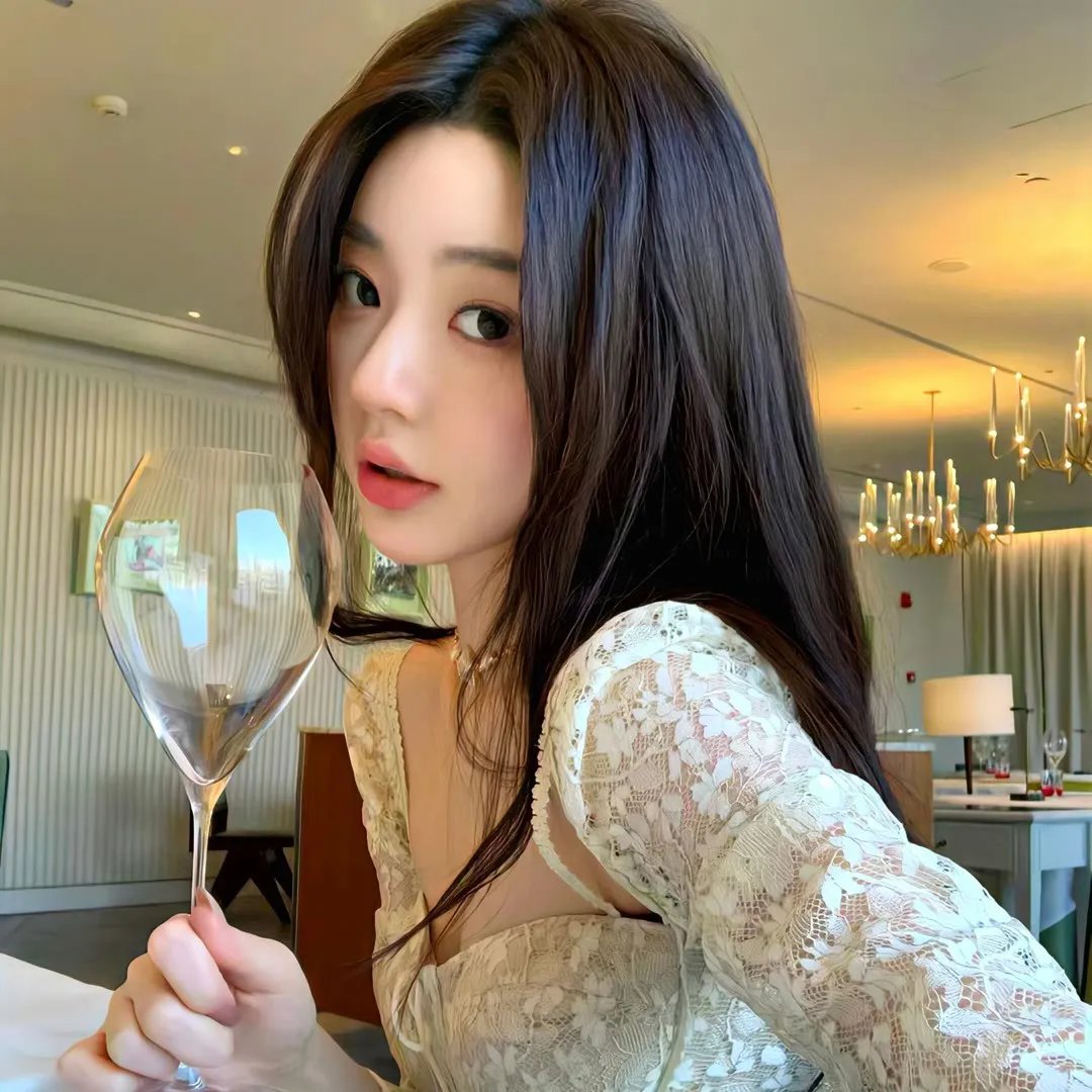 色肉毒蝎女